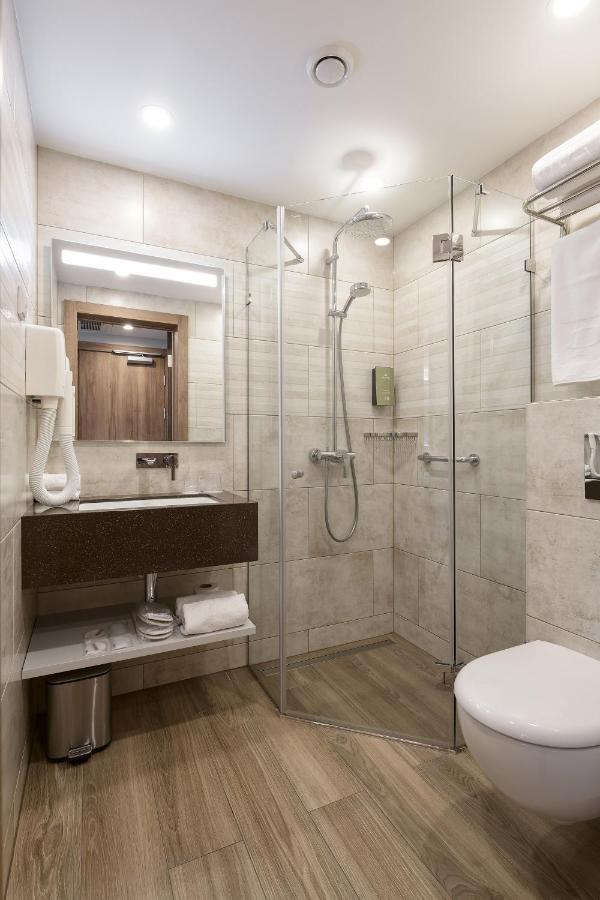 Premier Hotel Oděsa Exteriér fotografie A shower cubicle