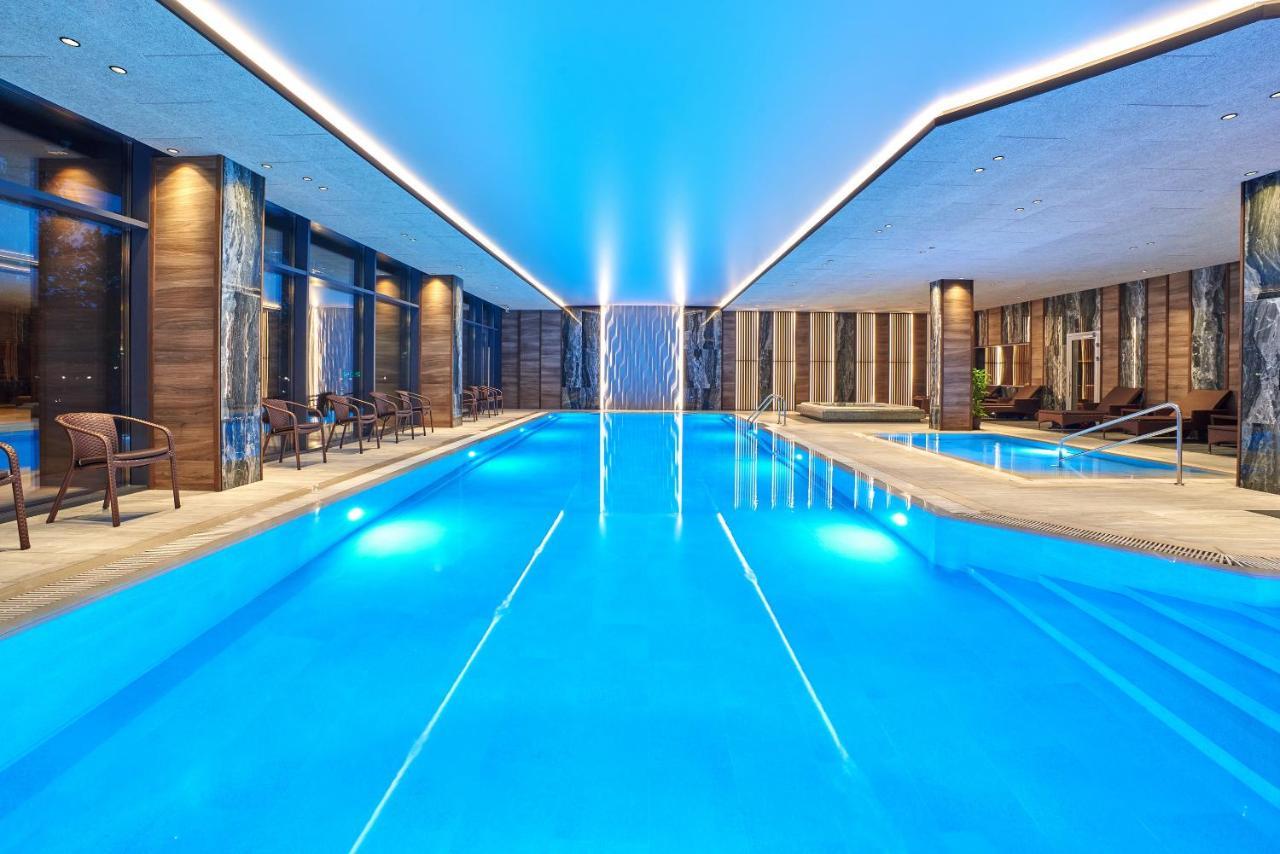 Premier Hotel Oděsa Exteriér fotografie The swimming pool at the hotel