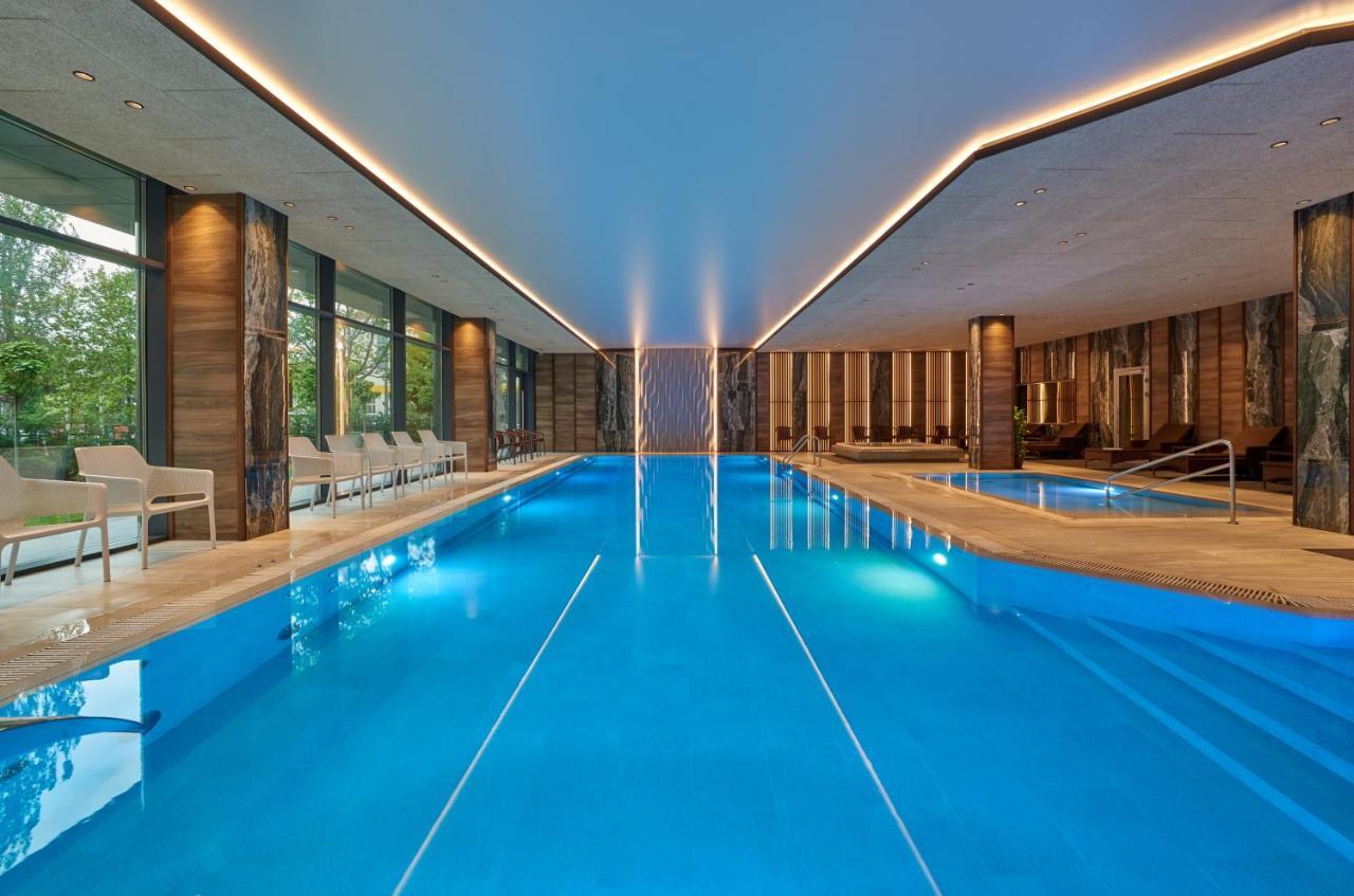 Premier Hotel Oděsa Exteriér fotografie The swimming pool at The Dorchester