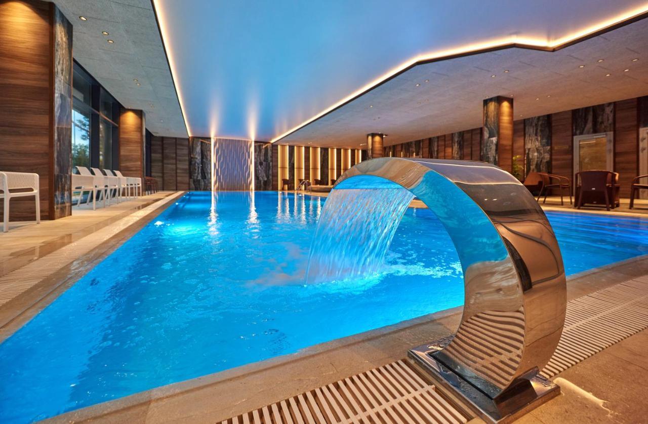 Premier Hotel Oděsa Exteriér fotografie The swimming pool at the hotel
