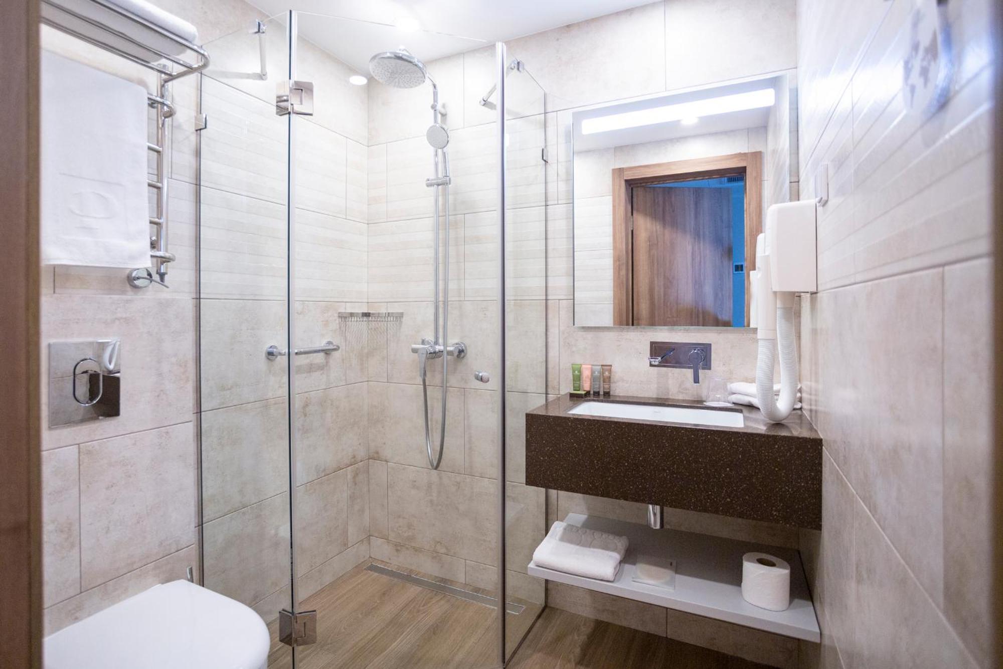 Premier Hotel Oděsa Pokoj fotografie A shower enclosure