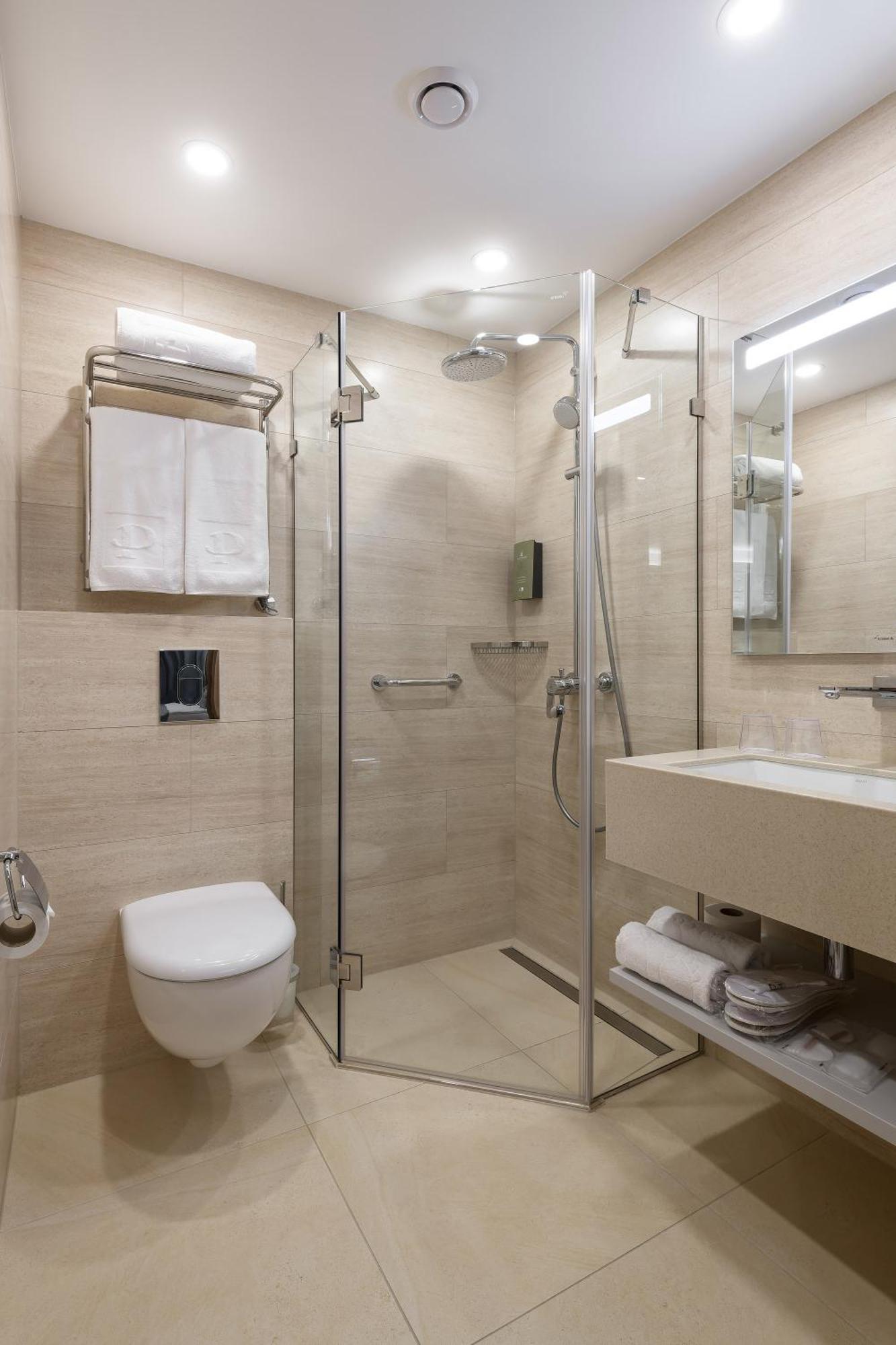 Premier Hotel Oděsa Pokoj fotografie A shower cubicle